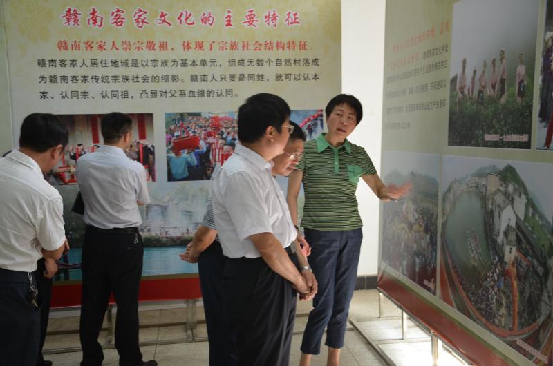 20150618胡聚文副市长参观客家文化生态保护实验区建设成果展 .jpg