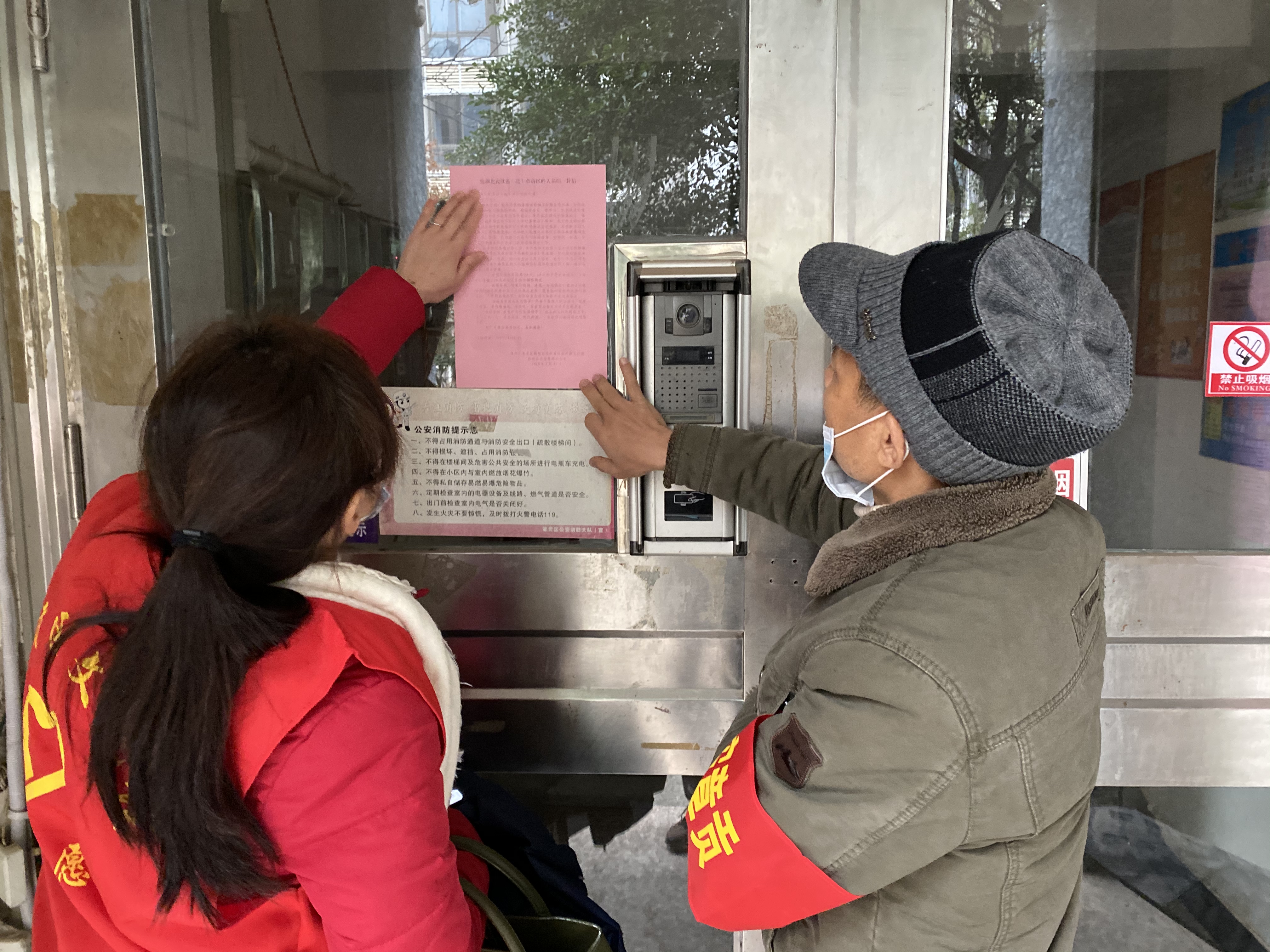 章贡区—-蓝建民—-防疫宣传到楼栋.jpg
